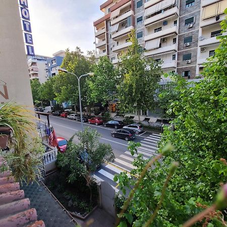 Hotel Martini Vlorë エクステリア 写真