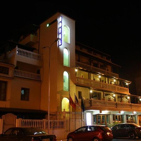 Hotel Martini Vlorë エクステリア 写真