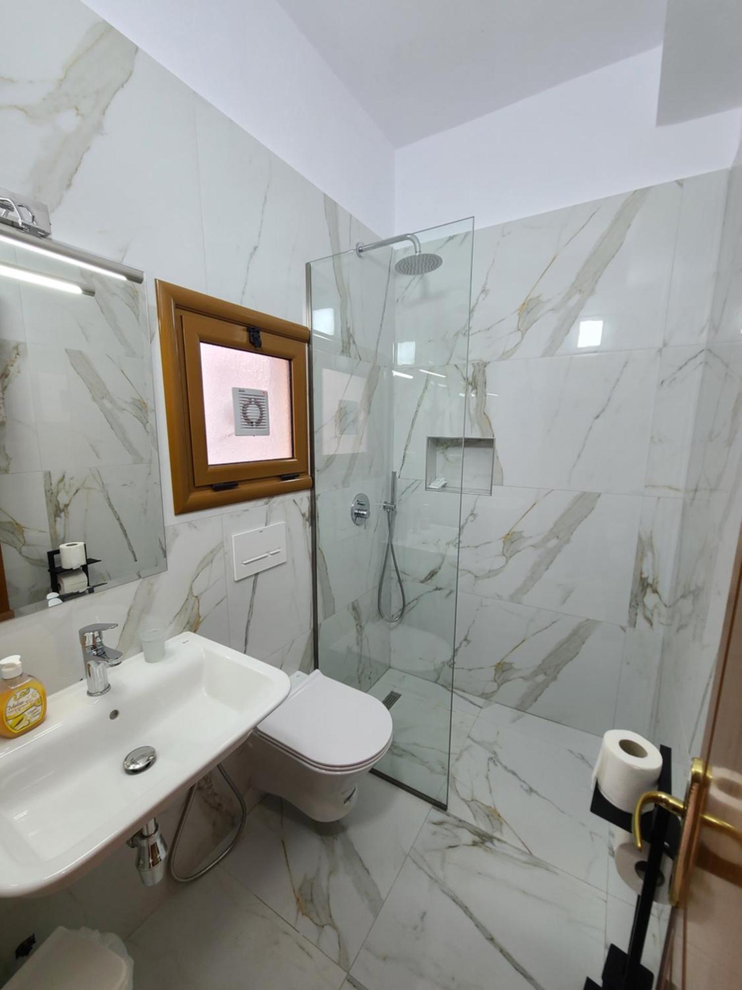 Hotel Martini Vlorë 部屋 写真