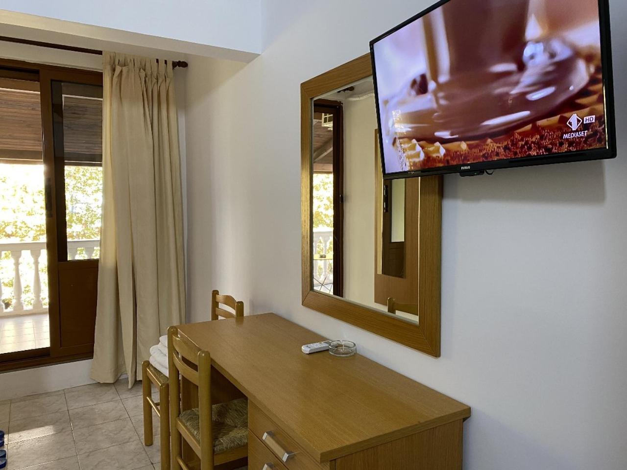 Hotel Martini Vlorë エクステリア 写真