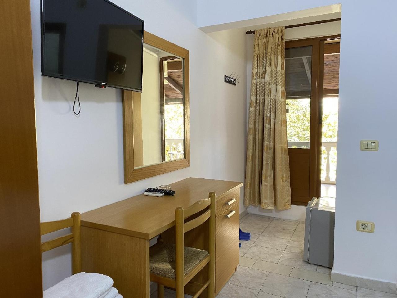 Hotel Martini Vlorë エクステリア 写真
