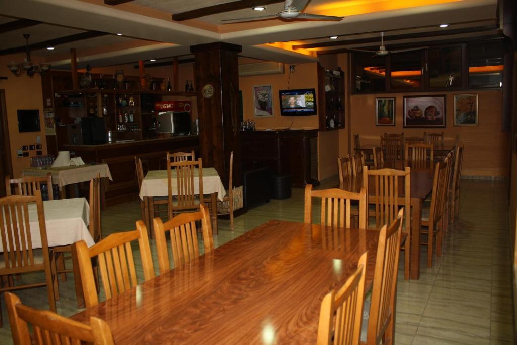 Hotel Martini Vlorë エクステリア 写真